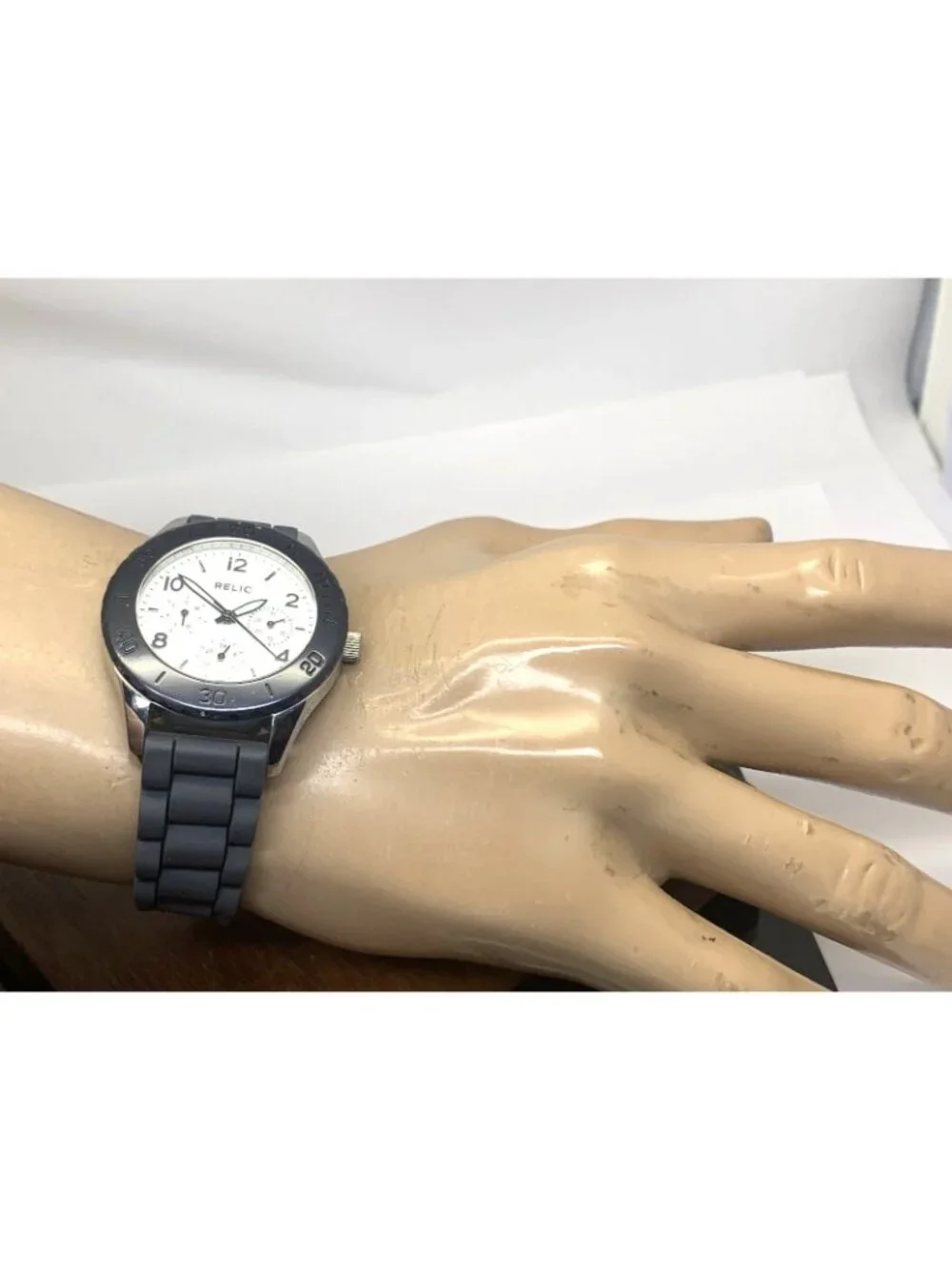 Relic by Fossil Men's Watch ZR15637 Quartz White Dial Gray Rubber Strap 38mm